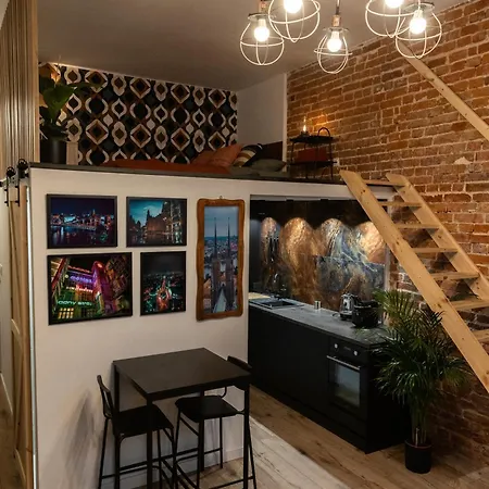 Przy Dworcu Glownym Pkp *